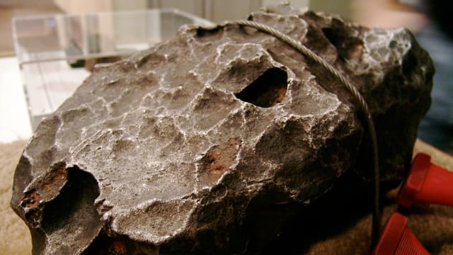 Fragment de météorite. (Illustration)