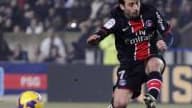 Alors que le PSG est revenu à quatre points du leader lyonnais, l'attaquant parisien refuse encore de parler de titre.
