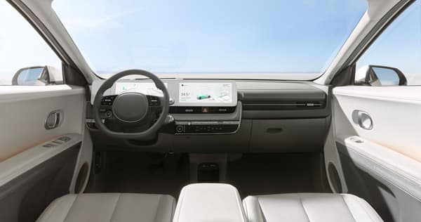 L'intérieur de ce SUV 100% électrique se révèle très moderne et épuré L'intérieur de ce SUV 100% électrique se révèle très moderne et épuré