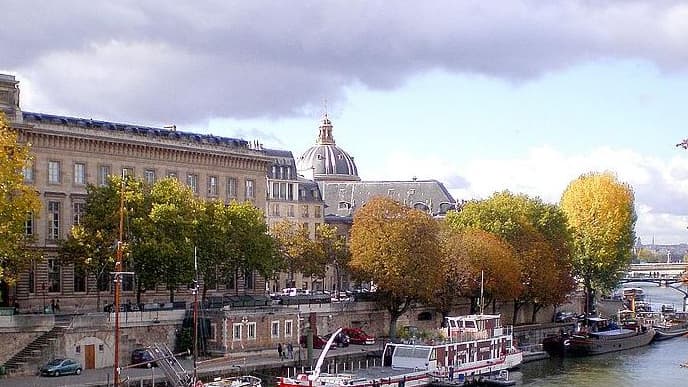 Le quai de Conti, dans le 6e arrondissement de Paris