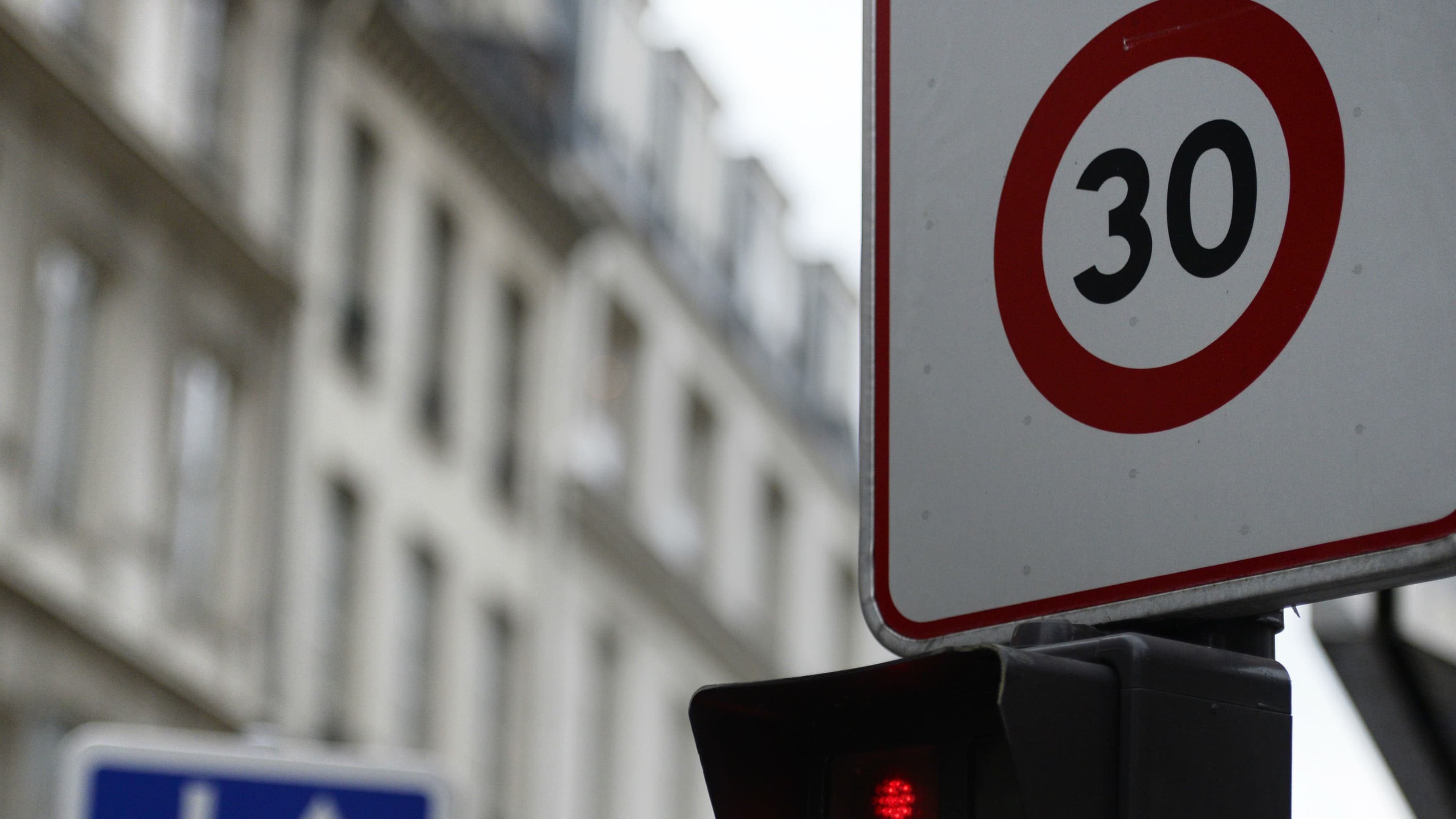 10 FOIS PLUS QU'EN 2015: DE PLUS EN PLUS DE VILLES PASSENT À LA LIMITATION À 30 KM/H EN VOITURE