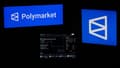 Cette photographie montre des écrans affichant le logo et la page d'accueil de Polymarket, plateforme américaine de prédiction de marchés basée sur les cryptomonnaies, à Saint-Mande, à l'est de Paris, le 29 avril 2026