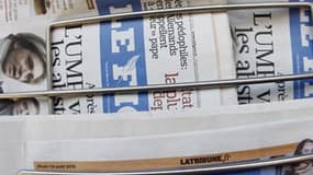 La Tribune, deuxième quotidien économique français, publie lundi son dernier numéro en édition papier. Après France Soir en décembre, c'est le deuxième quotidien national à disparaître des kiosques. /Photo d'archives/REUTERS/Eric Gaillard