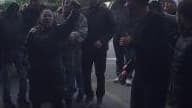 Grève des employés de la Société Sanitra Services Suez en Neuilly-Plaisance - Témoins BFMTV