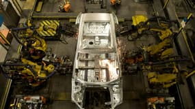 Des robots à l'oeuvre dans une usine Nissan de Sunderland le 12 novembre 2014