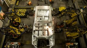 Des robots à l'oeuvre dans une usine Nissan de Sunderland le 12 novembre 2014