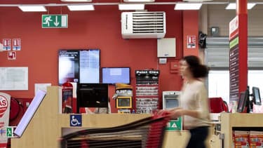 Carrefour Market teste une nouvelle solution d’éclairage hybride en collaboration avec Philips et Echy: une technologie révolutionnaire de lumière hybride par fibre optique en utilisant la lumière naturelle.