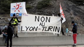 Des opposants au chantier de la ligne ferroviaire Lyon-Turin le 7 mars 2015