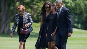 Marian Shield Robinson, à gauche, aux côtés de Michelle, Malia et Barack Obama, en juin 2015.