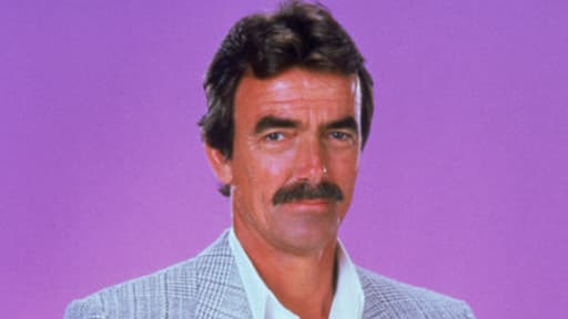 Victor Newman, héros inoxydable des Feux de l'amour, reconnaissable à sa moustache.