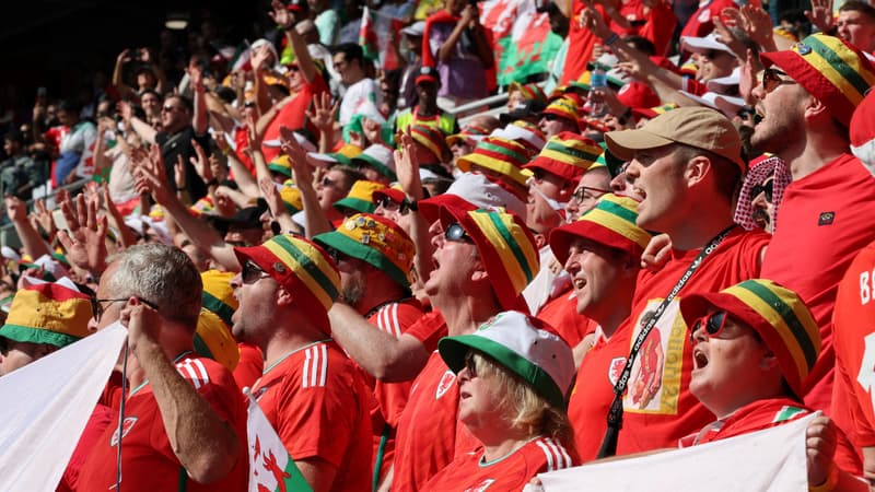 Pays de Galles-Iran : les supporters gallois avec leurs bobs