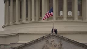 Invasion du Capitole: le drapeau américain en berne en hommage au policier mort des suites de ses blessures