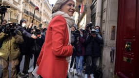 Valérie Pécresse, candidate LR à la présidentielle, arrive pour une rencontre avec l'ancien président Nicolas Sarkozy, le 11 février 2022 à Paris