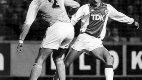 Dennis Bergkamp (de face) en mars 1987 avec l'Ajax face à Malmö en Coupe des Coupes