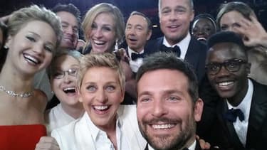 Le selfie le plus célèbre, réalisé par Ellen DeGeneres, lors de la céremonie des Oscars, a été retweeté plus de 2 millions de fois.
