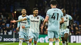Manuel Lanzini célébré par ses coéquipiers de West Ham