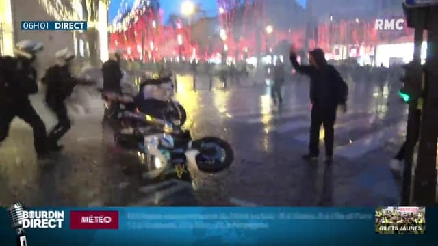 Des policiers violemment pris à partie par des "gilets jaunes" sur les Champs-Elysées: que s'est-il passé?