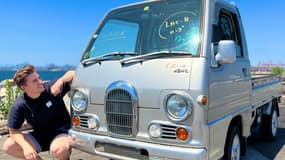 Le youtubeur Ludwig Ahgren et sa Subaru Sambar.