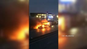 Un bus transportant des étudiants a pris feu sur l'A6.