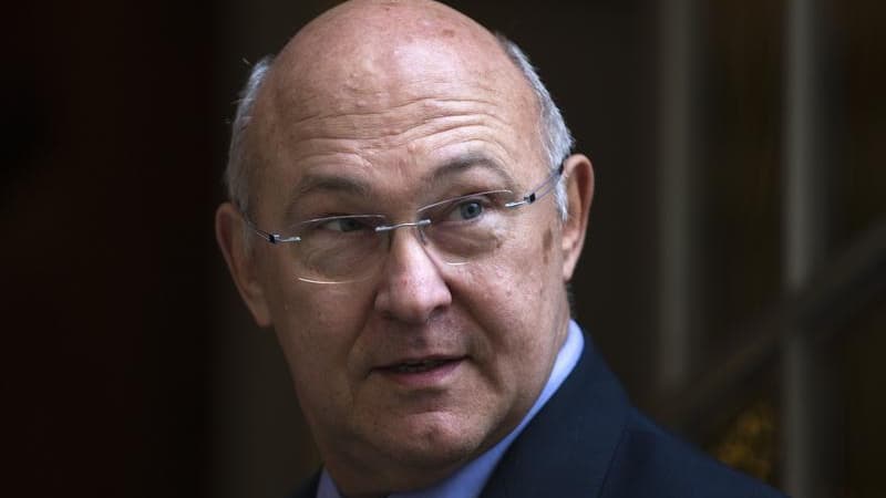 Le ministre du Travail Michel Sapin a déclaré qu'il ne voulait voir aucun salarié de Michelin à Pôle emploi au lendemain de l'annonce de la suppression de 730 emplois sur le site du groupe de Joué-lès-Tours (Indre-et-Loire). /Photo prise le 30 octobre 201