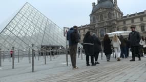 La cour du musée du Louvre à Paris, en janvier 2024.