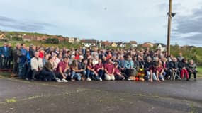 Près de 200 habitants d'Itterswiller ont participé à la photo de villace, ce dimanche 13 octobre.