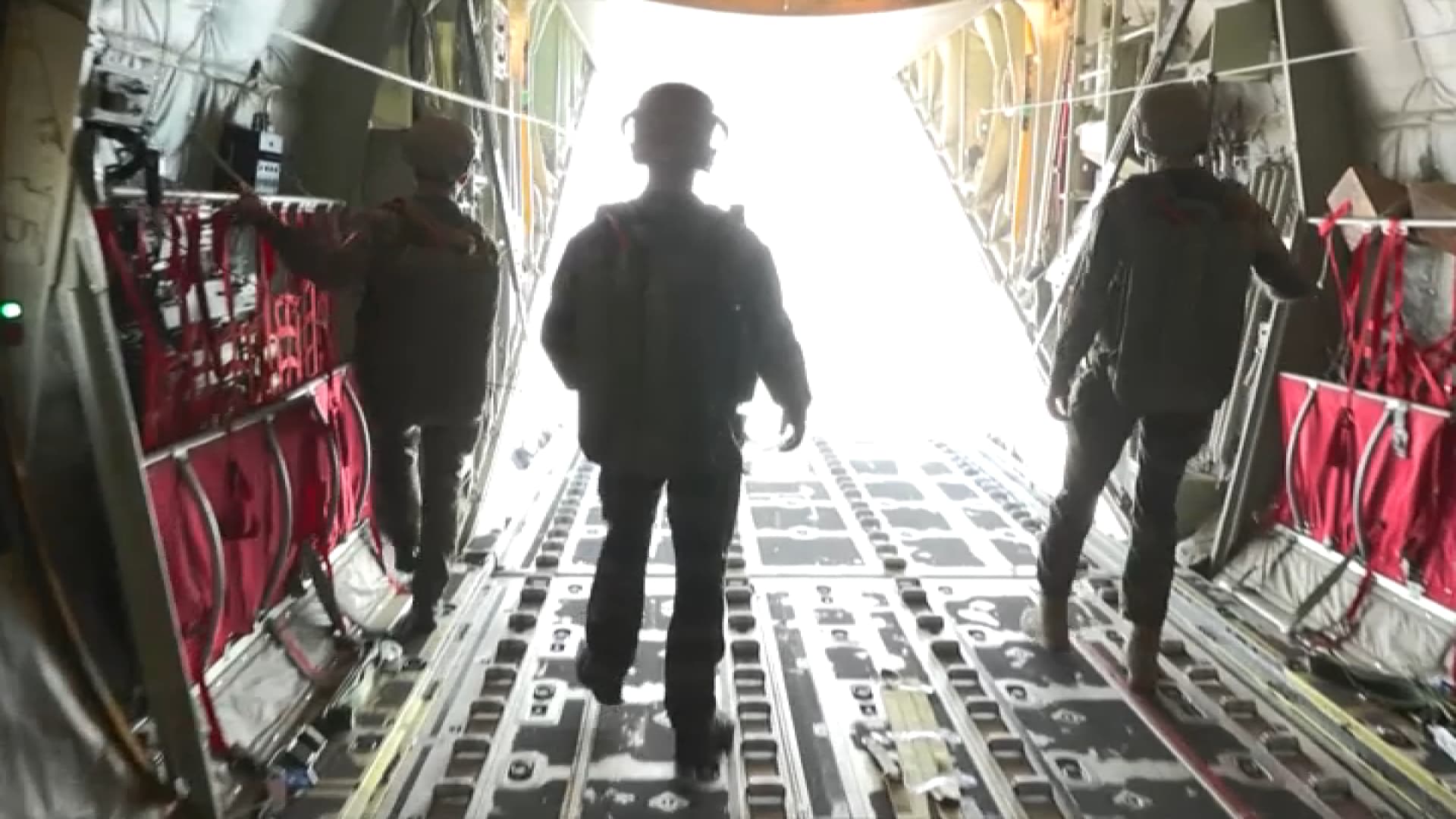 Un largage d'aide humanitaire de l'armée française au-dessus de la bande de Gaza, avril 2024 