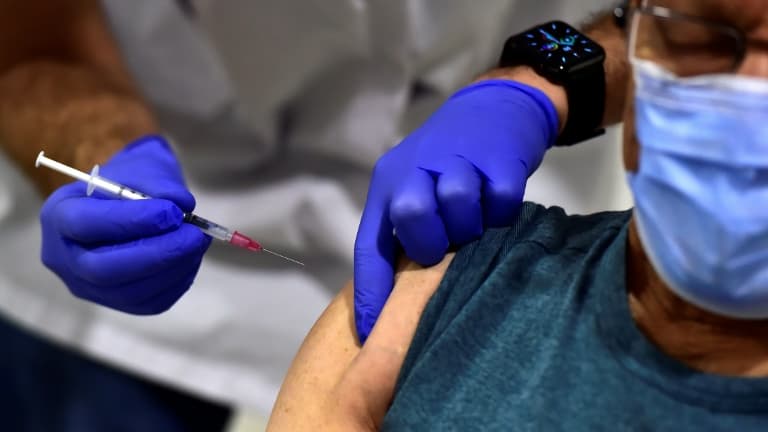 Une personne se fait vacciner contre le Covid (photo d'illustration)