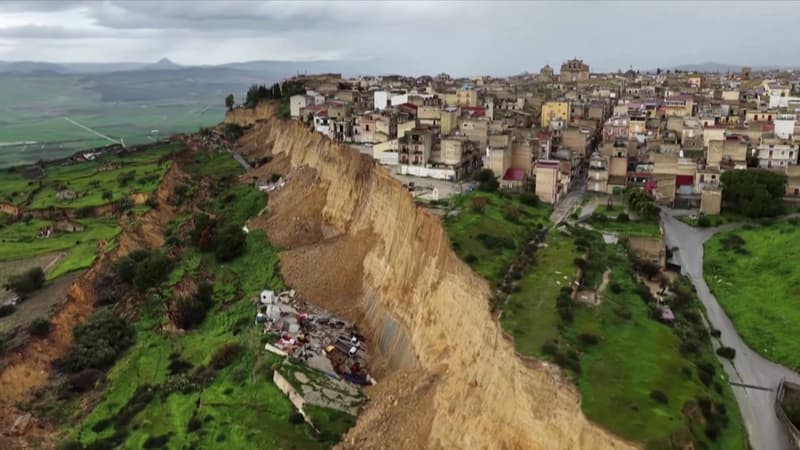 "La situation est critique": les images impressionnantes de l'effondrement d'un tronçon de falaise en Sicile