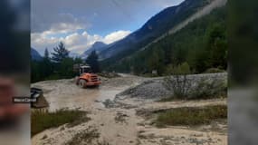 Plusieurs véhicules se sont retrouvés bloqués par des coulées de boue. La départementale 994G a du être coupée ce dimanche soir au niveau de Val-des-Prés.