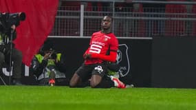 L'attaquant de Rennes Arnaud Kalimuendo après son ouverture du score sur penalty, 23e journée de Ligue 1, 21 février 2025