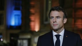 Le président Emmanuel Macron en visite à Tourcoing, le 2 février 2022 dans le Nord