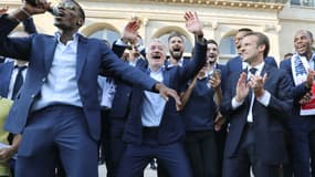 Les Bleus à l'Elysée avec Emmanuel Macron. 
