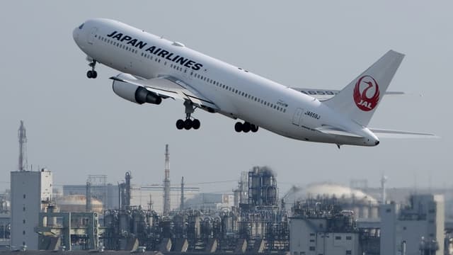 Les passagers voyageant avec des enfants âgés de 8 jours à 2 ans et choisissant leur siège sur le site Web de JAL ont une icône représentant un enfant sur leurs sièges, affichée sur l'écran de sélection du siège.