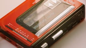 Un baladeur cassette de la marque Sanyo