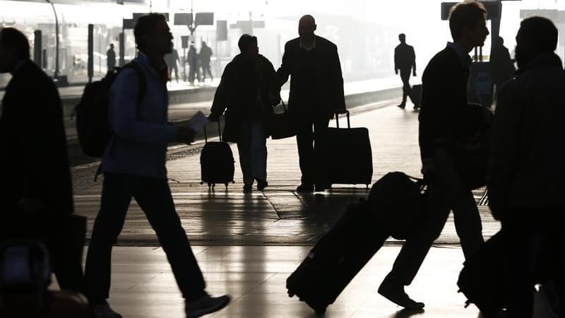 Le trafic SNCF sera perturbé jeudi en raison d'une grève des syndicats de cheminots contre la réforme ferroviaire engagée par le gouvernement. /Photo d'archives/REUTERS/Charles Platiau
