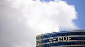 L'action EDF a chuté de plus de 5% vendredi après-midi en Bourse de Paris, des intervenants de marché ayant évoqué un article du Monde selon lequel le Parti socialiste et les écologistes seraient sur le point de sceller un accord électoral prévoyant des f