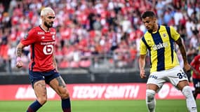 Le Lillois Rémy Cabella contre Fenerbahçe lors des qualifications pour la Ligue des champions, le 6 août 2024