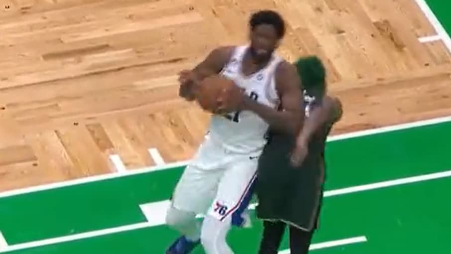 Joël Embiid et Marcus Smart