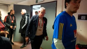 La tristesse du sélectionneur suédois Janne Andersson après l'arrêt du match Belgique-Suède (1-1) en raison d'un attentat à Bruxelles, le 16 octobre 2023