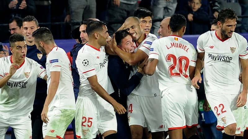 Eduardo Berizzo entouré de ses joueurs