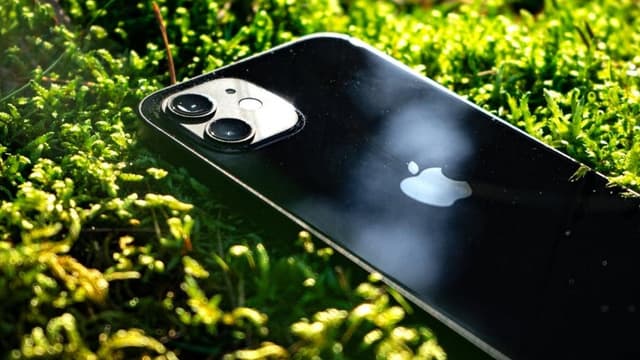 iPhone 12 mini : le smartphone Apple est à un prix qui risque de vous faire craquer