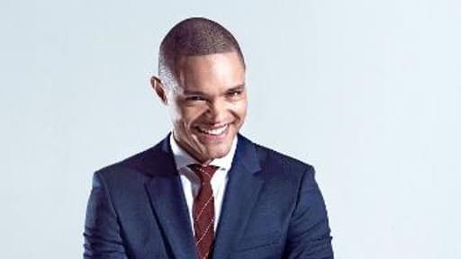 Photo fournie le 30 mars 2015 par l'agence Comedy Central montrant l'humoriste sud-africain Trevor Noah