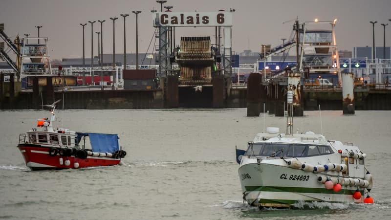 Brexit: les pêcheurs débutent leur journée d'action en bloquant le port de Saint-Malo