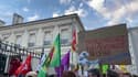 A Niort, plus de 400 personnes ont manifesté devant les grilles de la préfecture jeudi soir