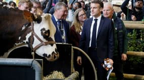 Le président de la République Emmanuel Macron visite le Salon de l'agriculture, le 24 février 2024, à Paris