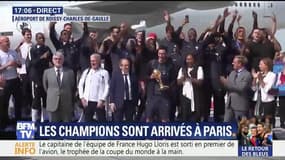 Les Bleus se lâchent sur le podium à leur sortie de l'avion