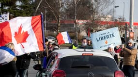 Participants aux "convois des libertés" à Faches-Thumesnil (Nord) le 13 février 2022