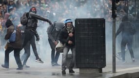A Nantes, des scènes de violences urbaines ont éclaté en marge de la manifestation contre la loi Travail. 
