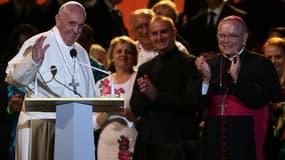 Le pape acclamé par la foule à son arrivée en papamobile au "festival des familles" le 26 septembre 2015 à Philadelphie.